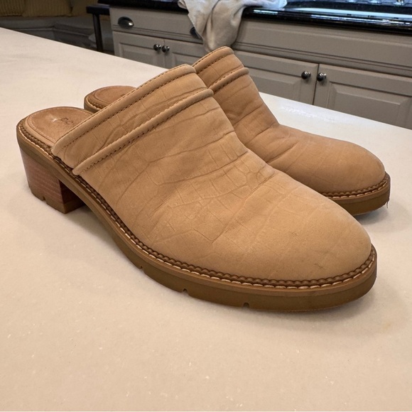 Donald Pliner Women's Sahara Crocco Wedge Mules Sand Size 8 - Picture 3 of 9